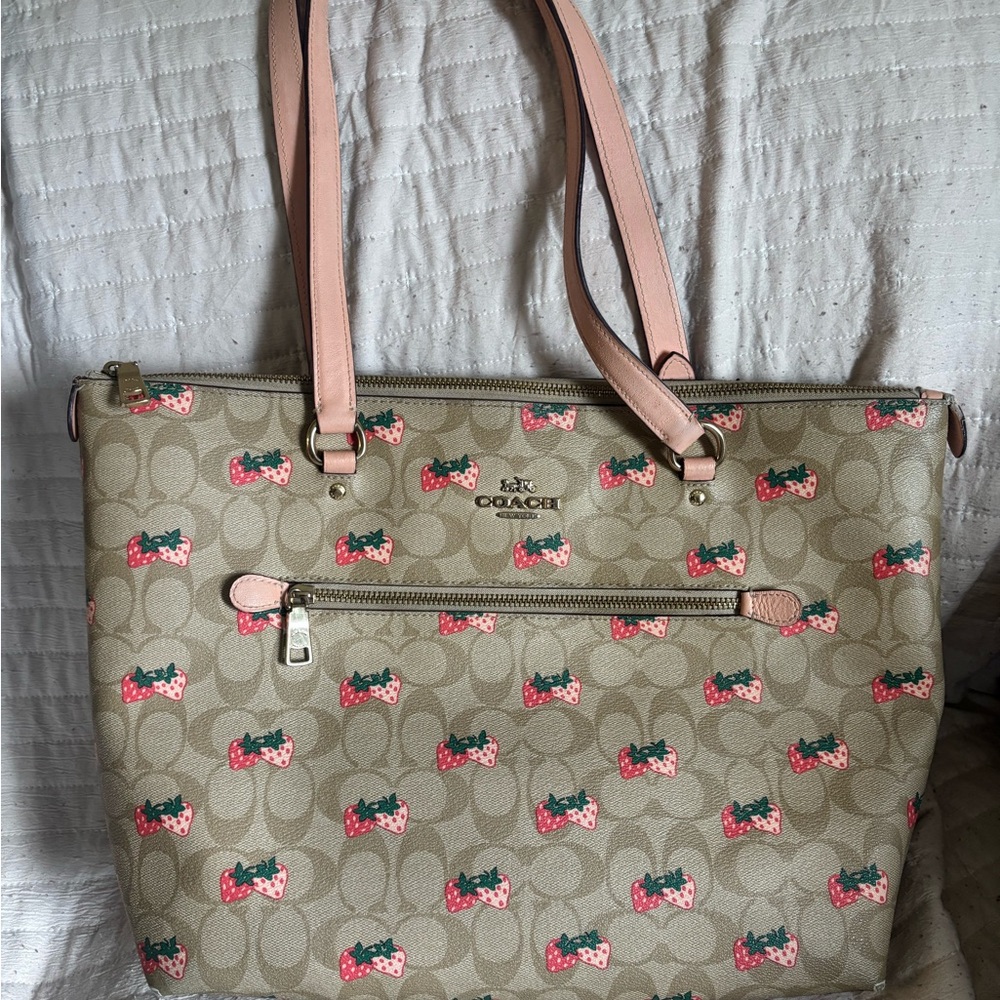 Coach Beige and Pink Bow Pattern Tote